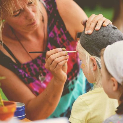 Kinderschminken beim Stadtbuchtfest