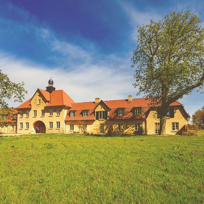 Die Einfahrt des Hotels Gut Immenhof in Malente.