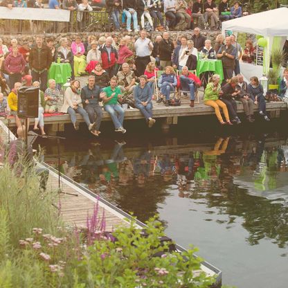 Viel Publikum am Bootshafen Plön beim Mondscheinkonzert